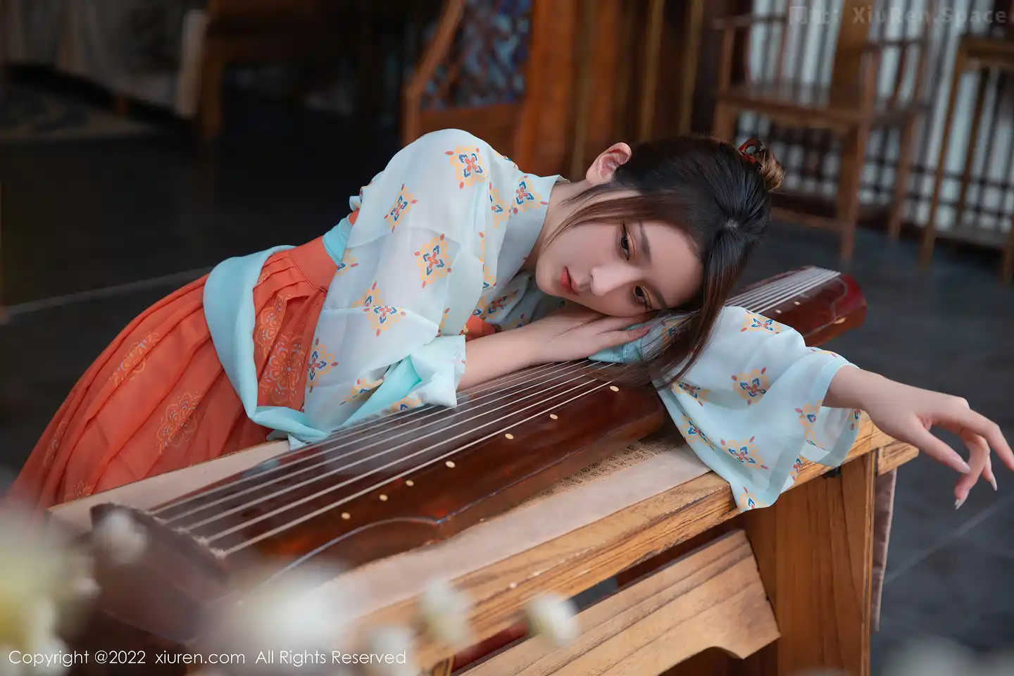 图片[4]-[XiuRen秀人网] VOL.5772 模特夏甜甜浅蓝色古装服饰配超薄原色丝袜秀美腿性感迷人写真77P-秀人网官方网站